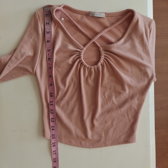 Active USA light pink ribbed long sleeve crop top w cross front detail Sz small - Picture 7 of 8
